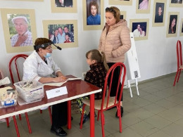 Специалисты детской поликлиники осмотрели детей из Херсонской области