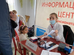 Специалисты детской поликлиники осмотрели детей из Херсонской области