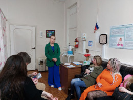 Подарки и приятные встречи ожидали будущих мам в женской консультации