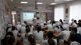 На встрече со студентами медицинского колледжа На встрече со студентами медицинского колледжа
