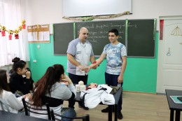 Медики провели занятия в образовательных организациях